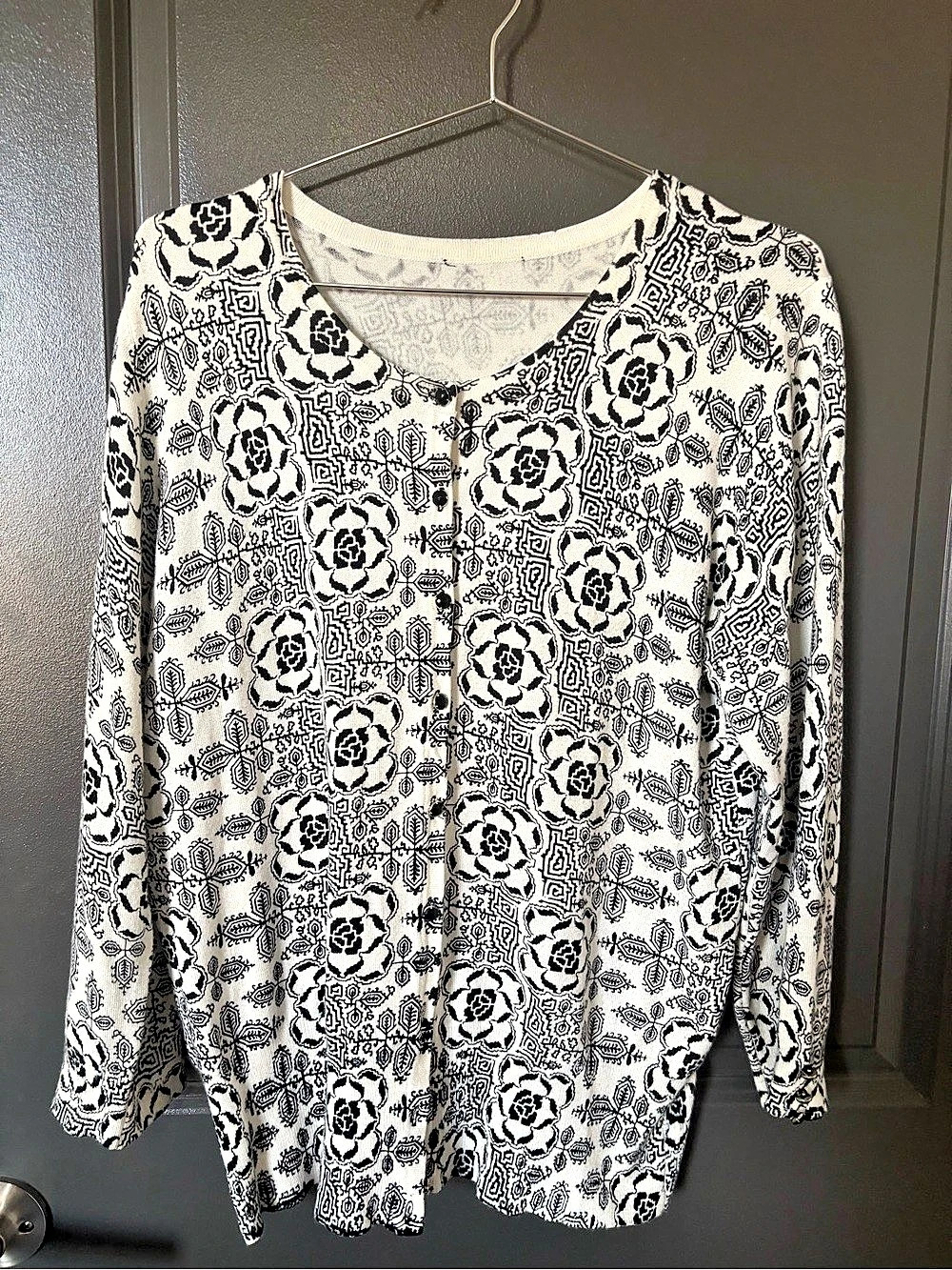 Philosophy Republic Clothing Floral Button Front Top in White & Black